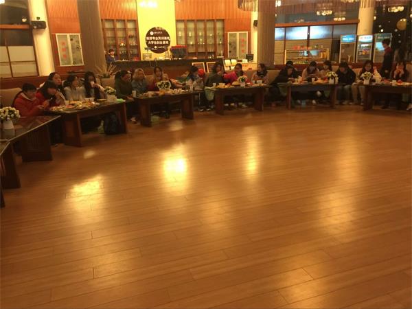 图为交流会现场 记者 徐子悦 摄.jpg 图为交流会现场 记者 徐子悦 摄.jpg
